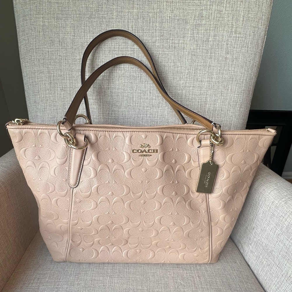 Gorgeous Signature Coach Ava Nude Blush Tote - Embossed Leather